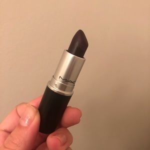 💄💄MAC lipstick - instigator shade 💄💄